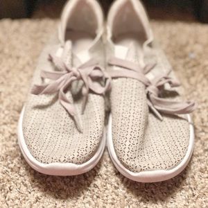 Mossimo Lightweight Sneaker